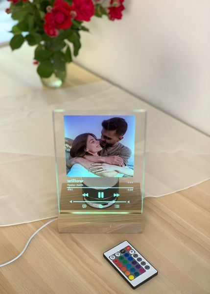 Стеклянный музыкальный постер с колонкой и цветной подсветкой. Дизайн Apple Music PRGBA4M фото