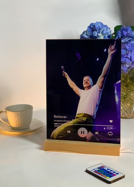 Стеклянные постеры с цветной подсветкой. Дизайн Spotify на всё стекло PRGBA4M фото