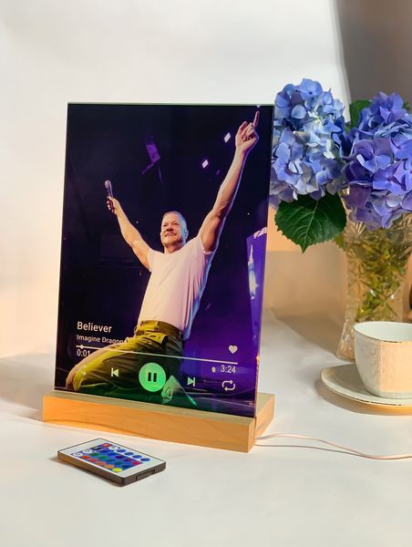 Стеклянные постеры с цветной подсветкой. Дизайн Spotify на всё стекло PRGBA4M фото